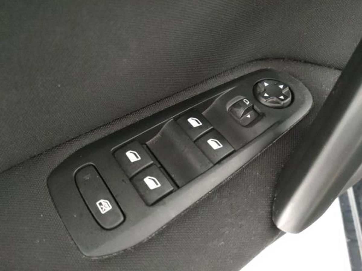 Peugeot 308 1.6 HDi 92 CV Active (16)