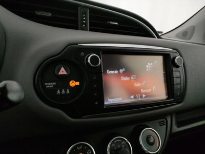 Toyota Yaris 1.0 5 porte Lounge (11)
