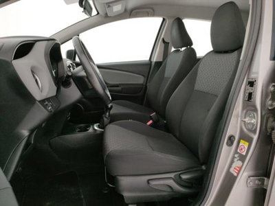 Toyota Yaris 1.0 5 porte Lounge (5)