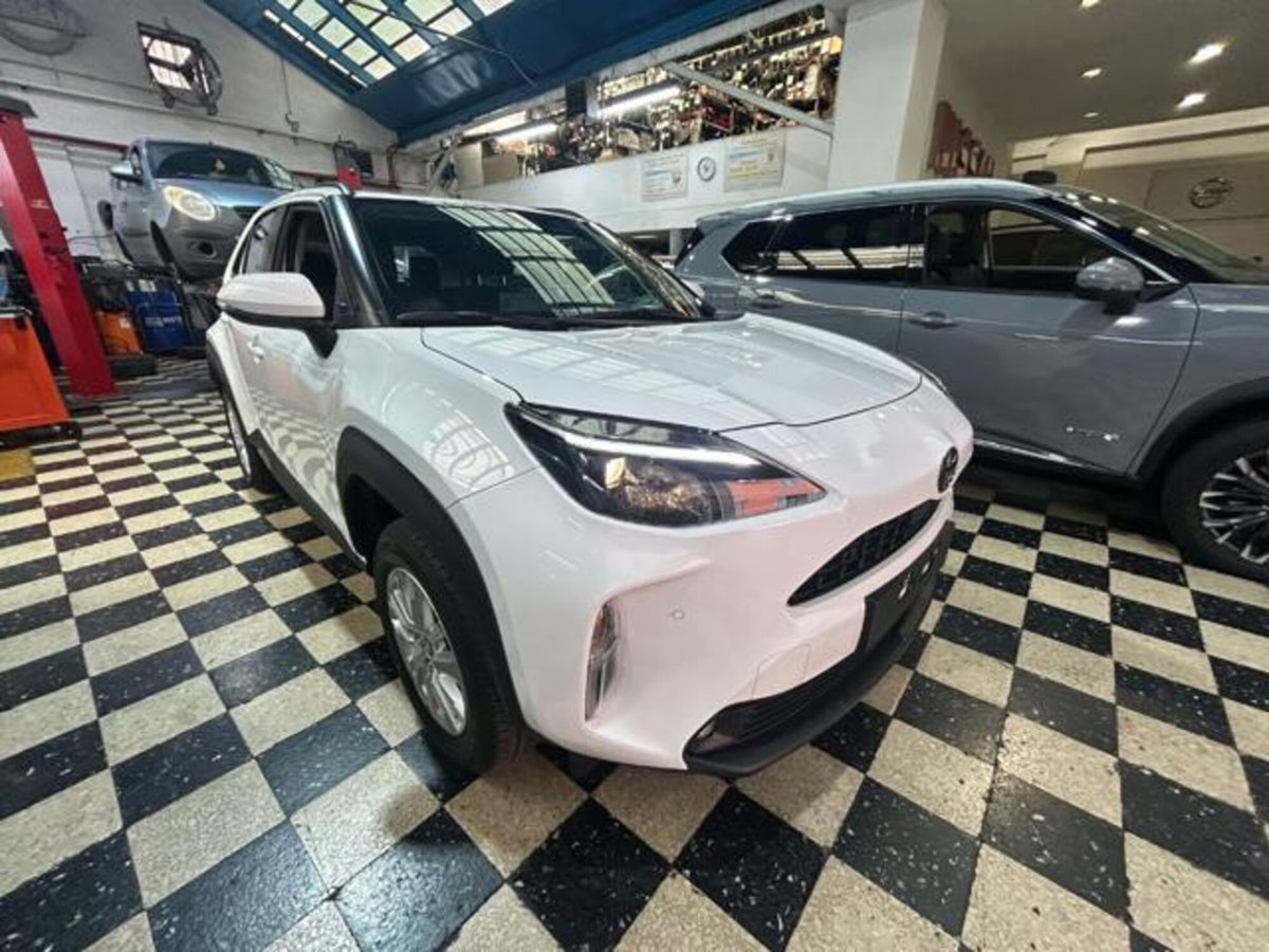 Toyota Yaris Cross 1.5h GR Sport Black Sky fwd 116cv e-cvt (2)