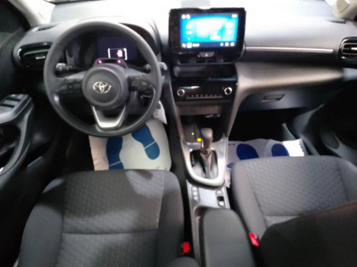 Toyota Yaris Cross 1.5h GR Sport Black Sky fwd 116cv e-cvt (8)