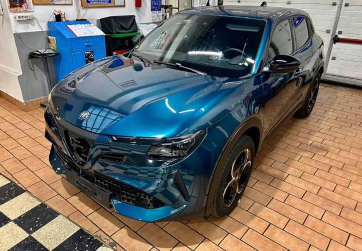 Alfa Romeo Junior 1.2 ibrida Sport Speciale 145cv edct6 (3)