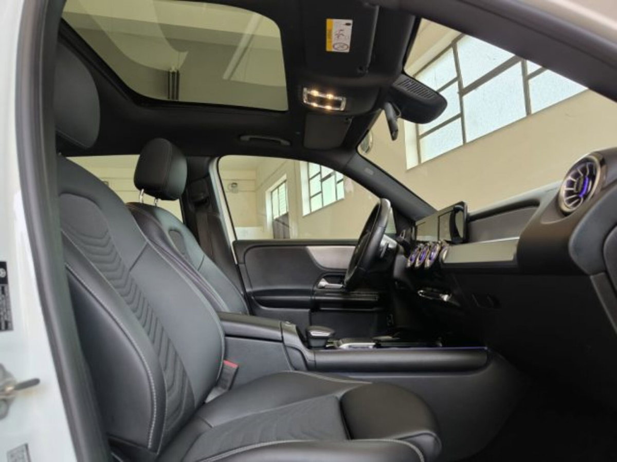 Mercedes-Benz GLB 200 d Automatic 4Matic Sport (8)