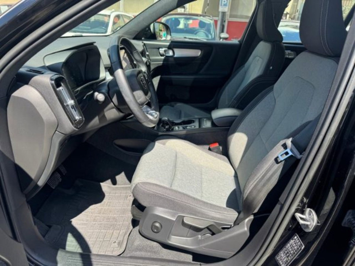 Volvo XC40 T2 automatico Core (13)