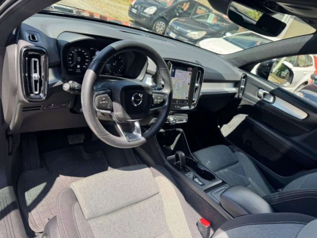 Volvo XC40 T2 automatico Core (14)