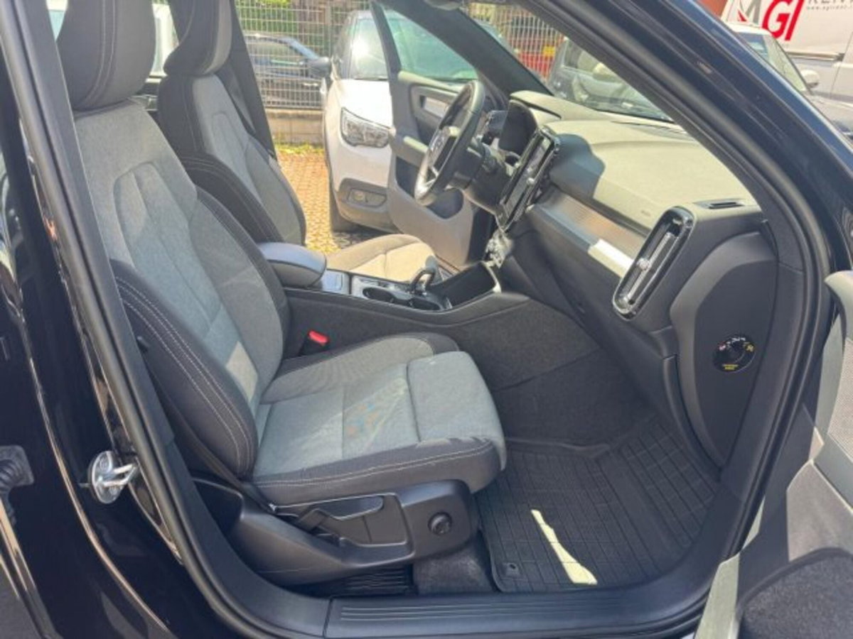 Volvo XC40 T2 automatico Core (17)