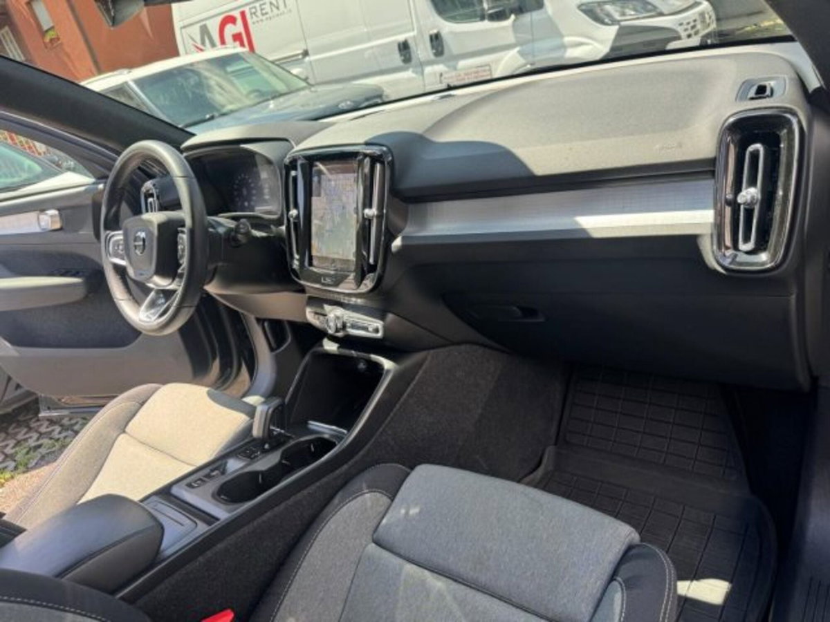 Volvo XC40 T2 automatico Core (18)