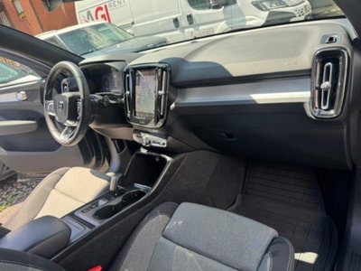 Volvo XC40 T2 automatico Core (18)