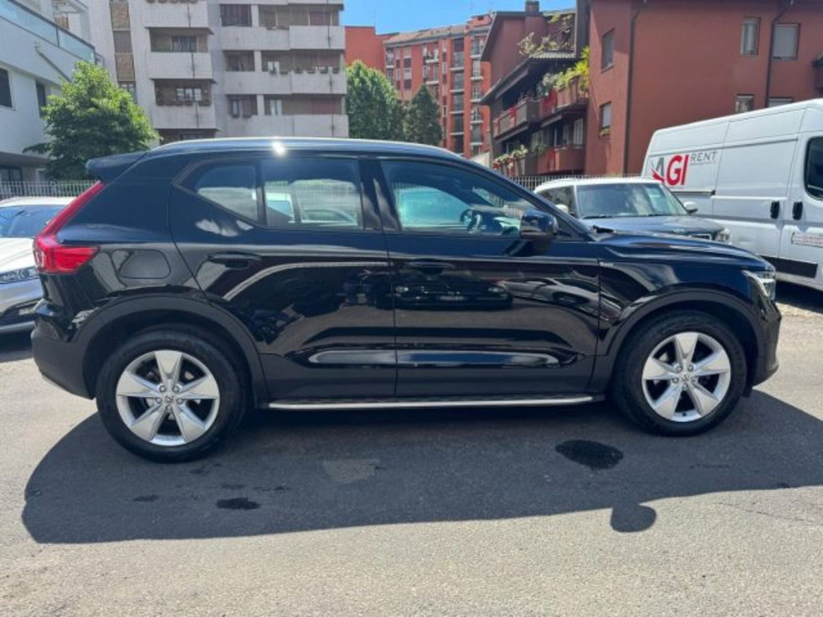 Volvo XC40 T2 automatico Core (3)