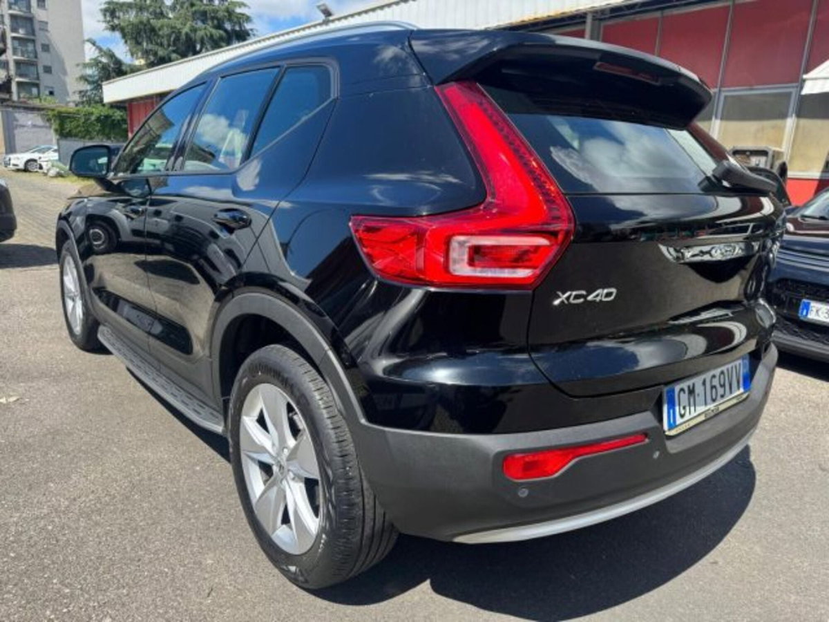 Volvo XC40 T2 automatico Core (5)