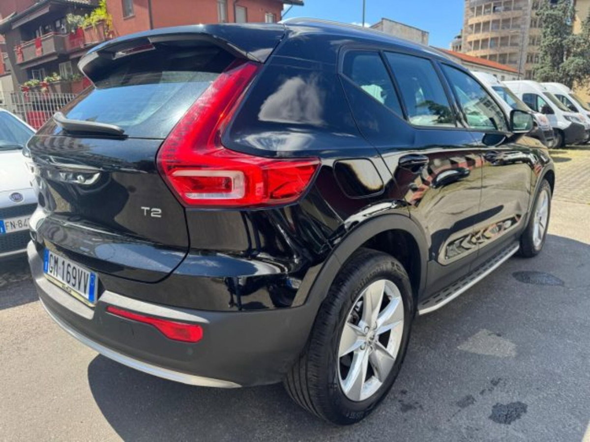 Volvo XC40 T2 automatico Core (7)
