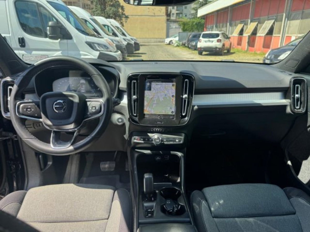 Volvo XC40 T2 automatico Core (9)