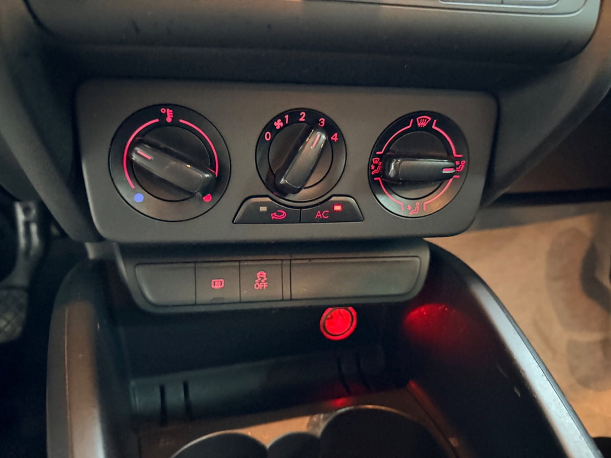 Audi A1 1.6 TDI S line edition plus (17)