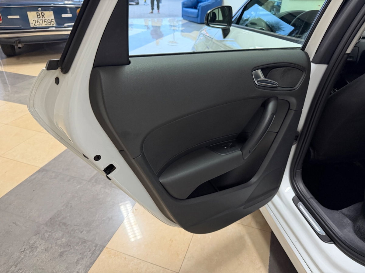 Audi A1 1.6 TDI S line edition plus (8)