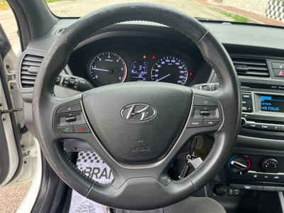 Hyundai i20 1.1 CRDi 12V 5 porte Style (12)