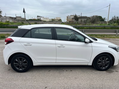 Hyundai i20 1.1 CRDi 12V 5 porte Style (4)
