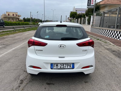 Hyundai i20 1.1 CRDi 12V 5 porte Style (6)