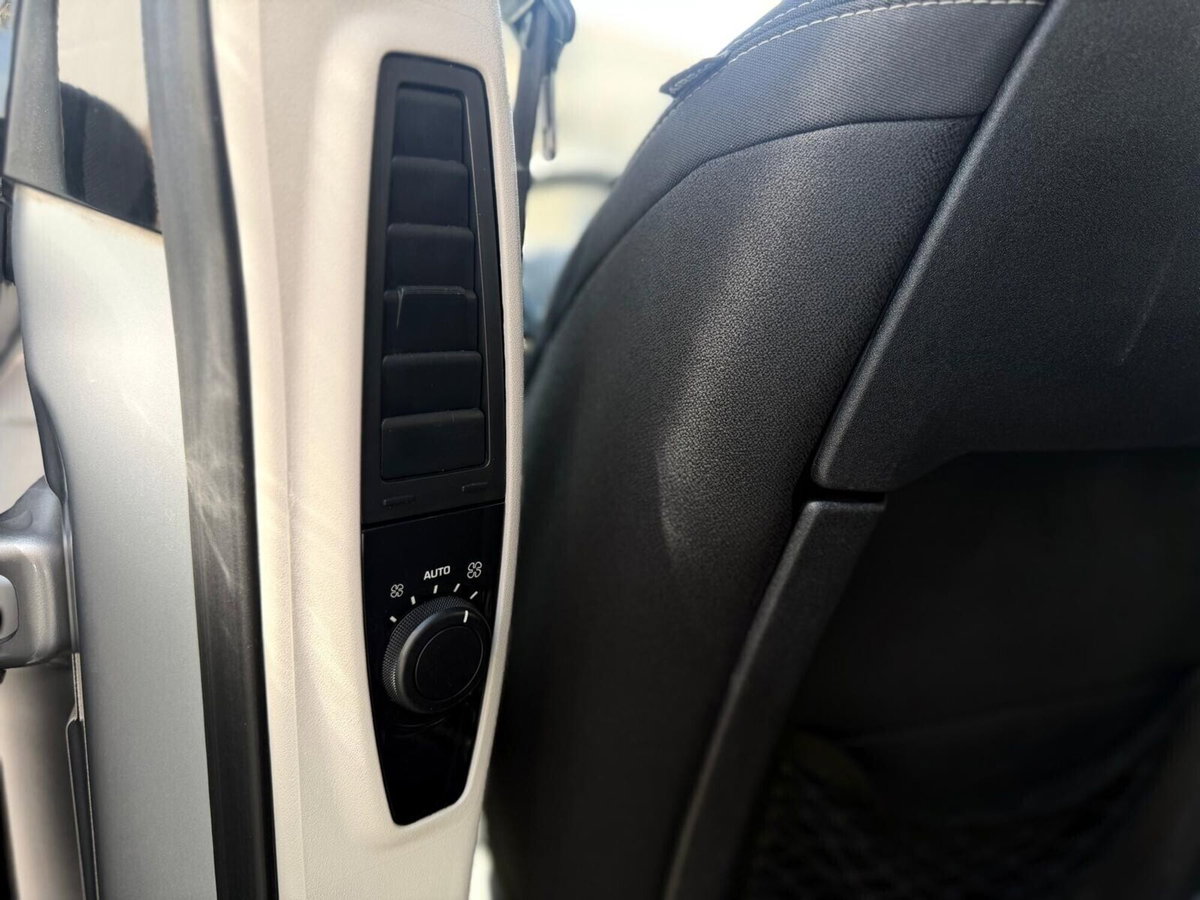 Citroen C4 Picasso 1.6 HDi 110 FAP Exclusive (14)