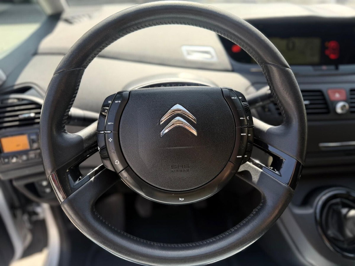 Citroen C4 Picasso 1.6 HDi 110 FAP Exclusive (15)