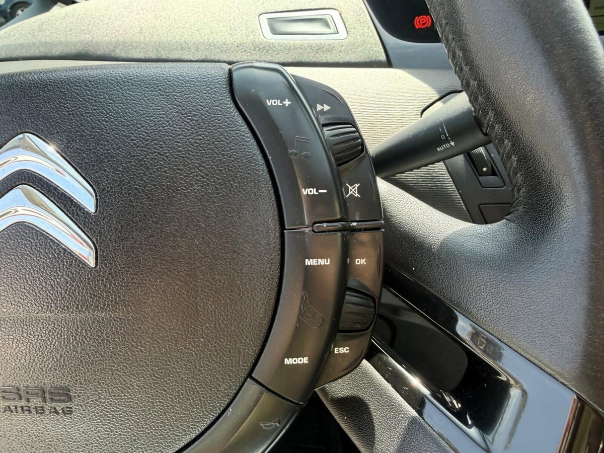Citroen C4 Picasso 1.6 HDi 110 FAP Exclusive (16)