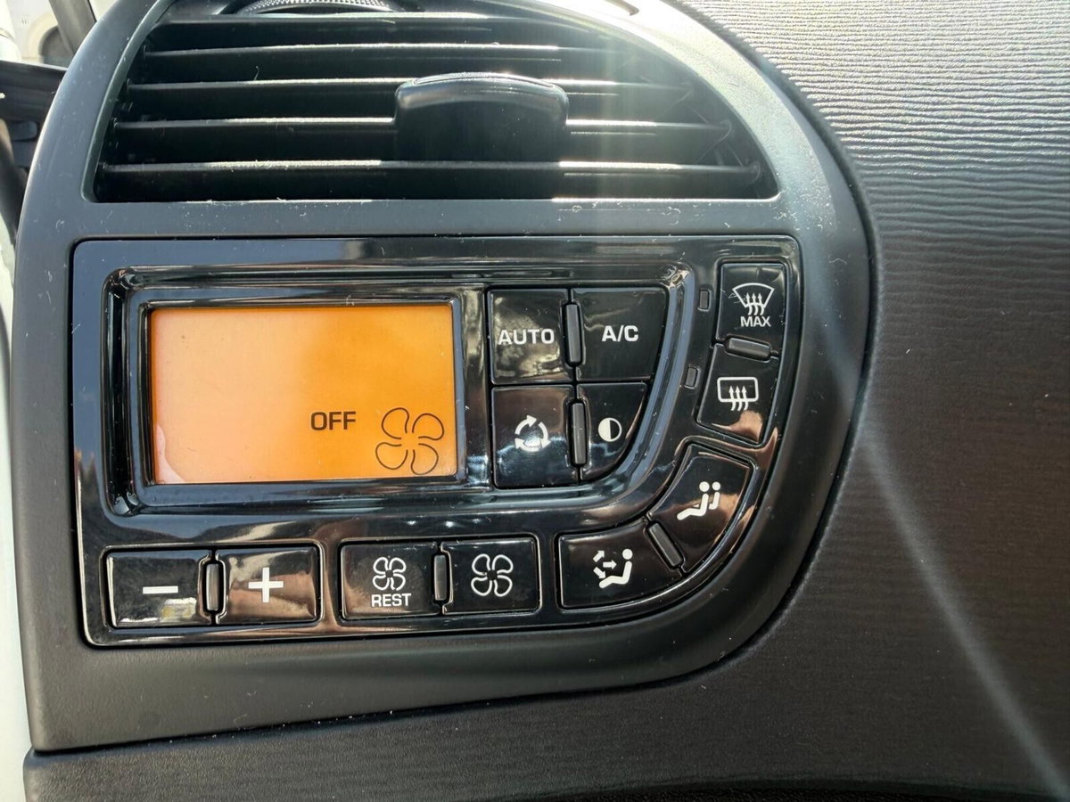 Citroen C4 Picasso 1.6 HDi 110 FAP Exclusive (20)
