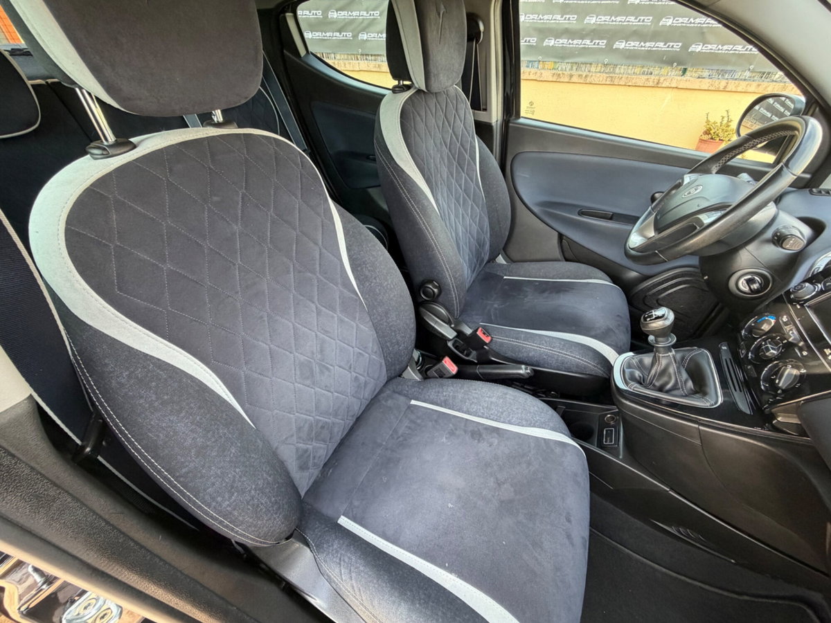 Lancia Ypsilon 1.2 69 CV 5 porte GPL Ecochic Gold (12)