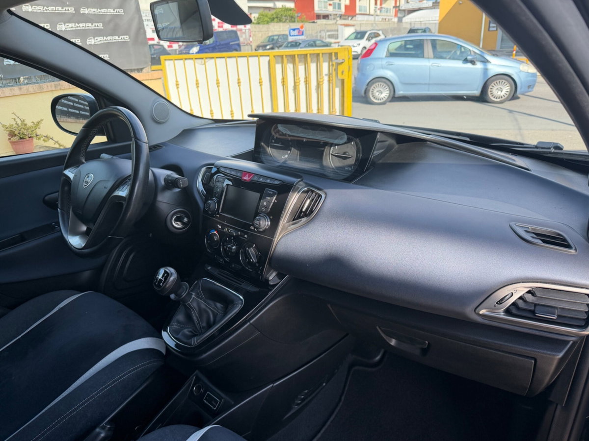 Lancia Ypsilon 1.2 69 CV 5 porte GPL Ecochic Gold (14)