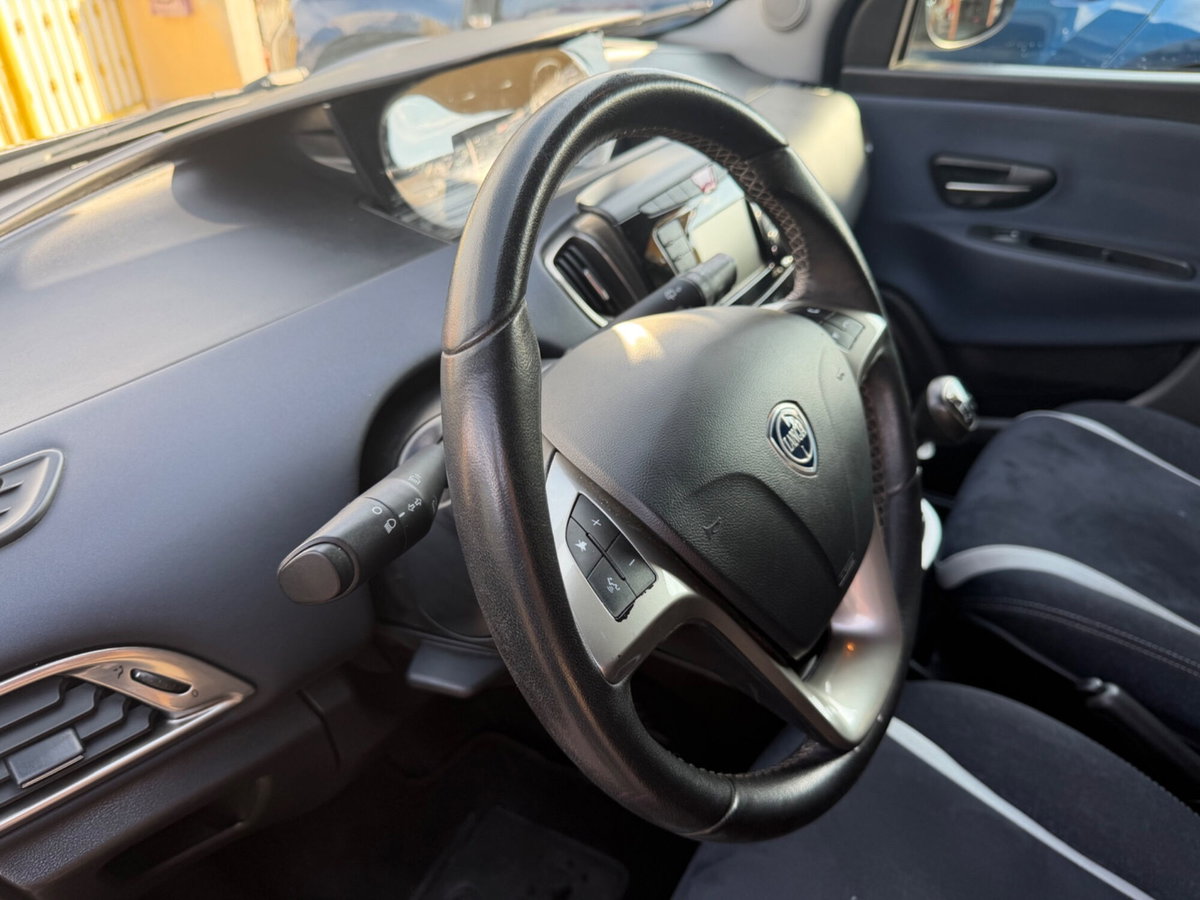 Lancia Ypsilon 1.2 69 CV 5 porte GPL Ecochic Gold (19)