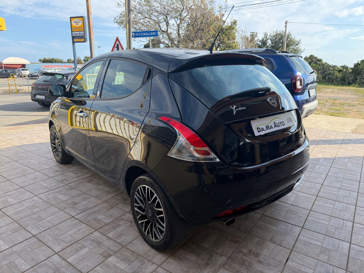 Lancia Ypsilon 1.2 69 CV 5 porte GPL Ecochic Gold (2)