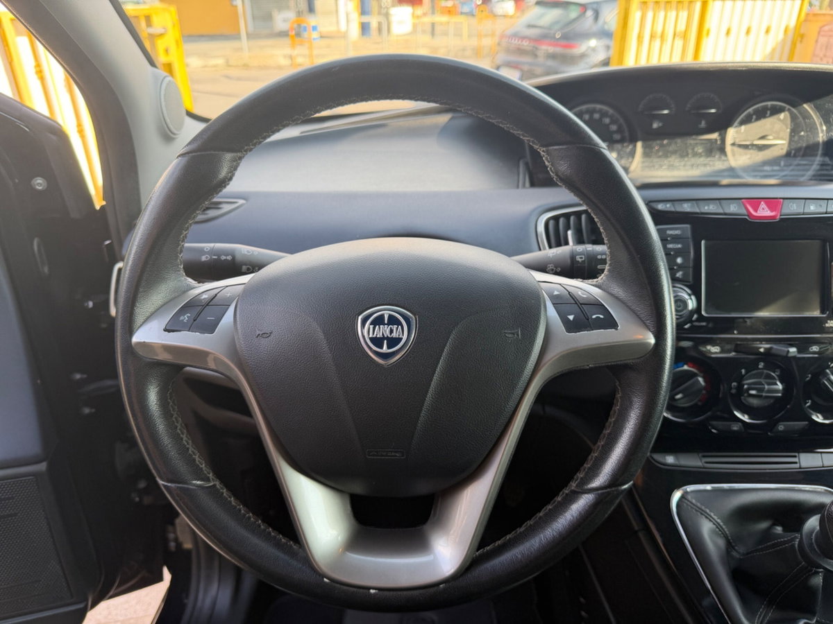 Lancia Ypsilon 1.2 69 CV 5 porte GPL Ecochic Gold (20)