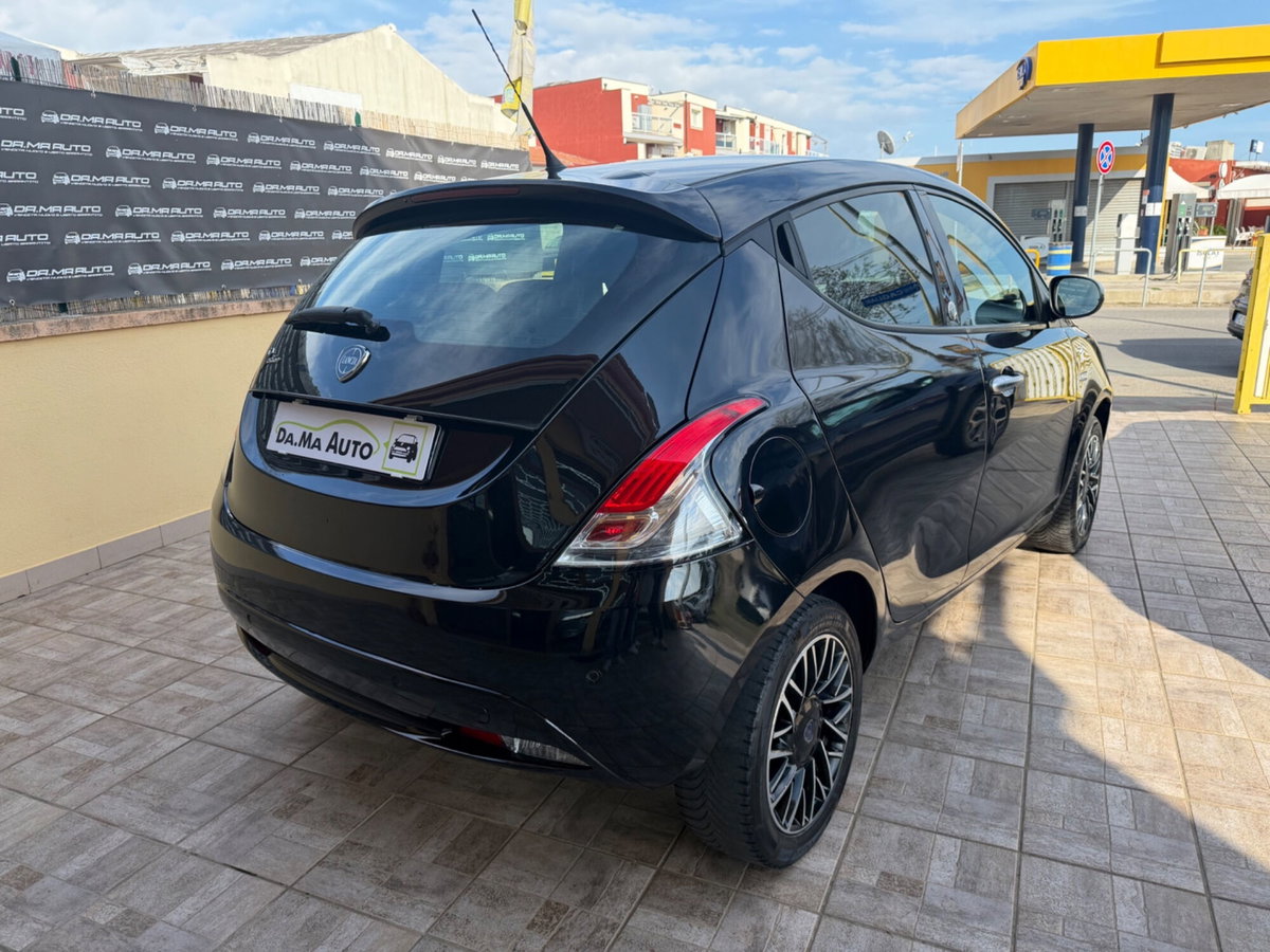 Lancia Ypsilon 1.2 69 CV 5 porte GPL Ecochic Gold (5)