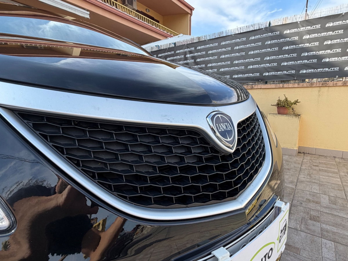 Lancia Ypsilon 1.2 69 CV 5 porte GPL Ecochic Gold (7)
