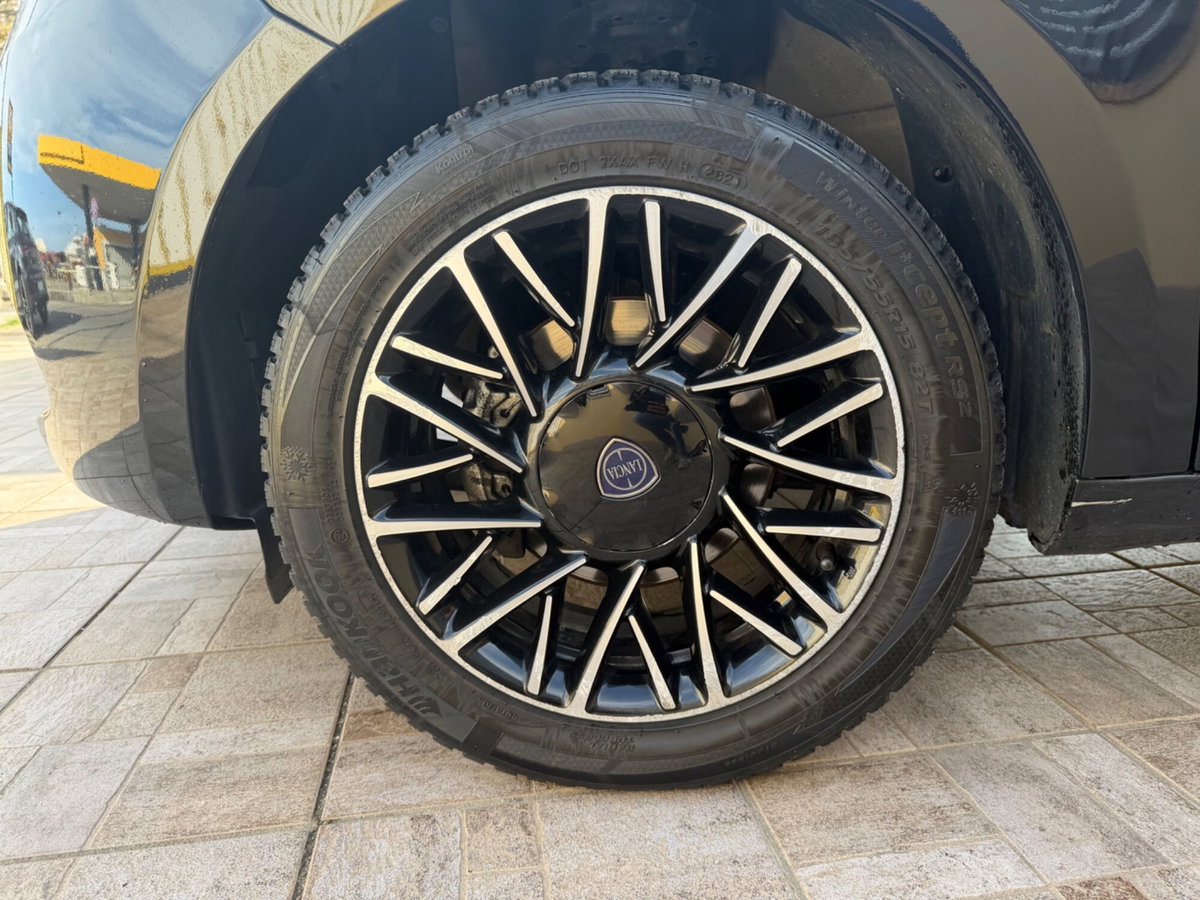 Lancia Ypsilon 1.2 69 CV 5 porte GPL Ecochic Gold (8)
