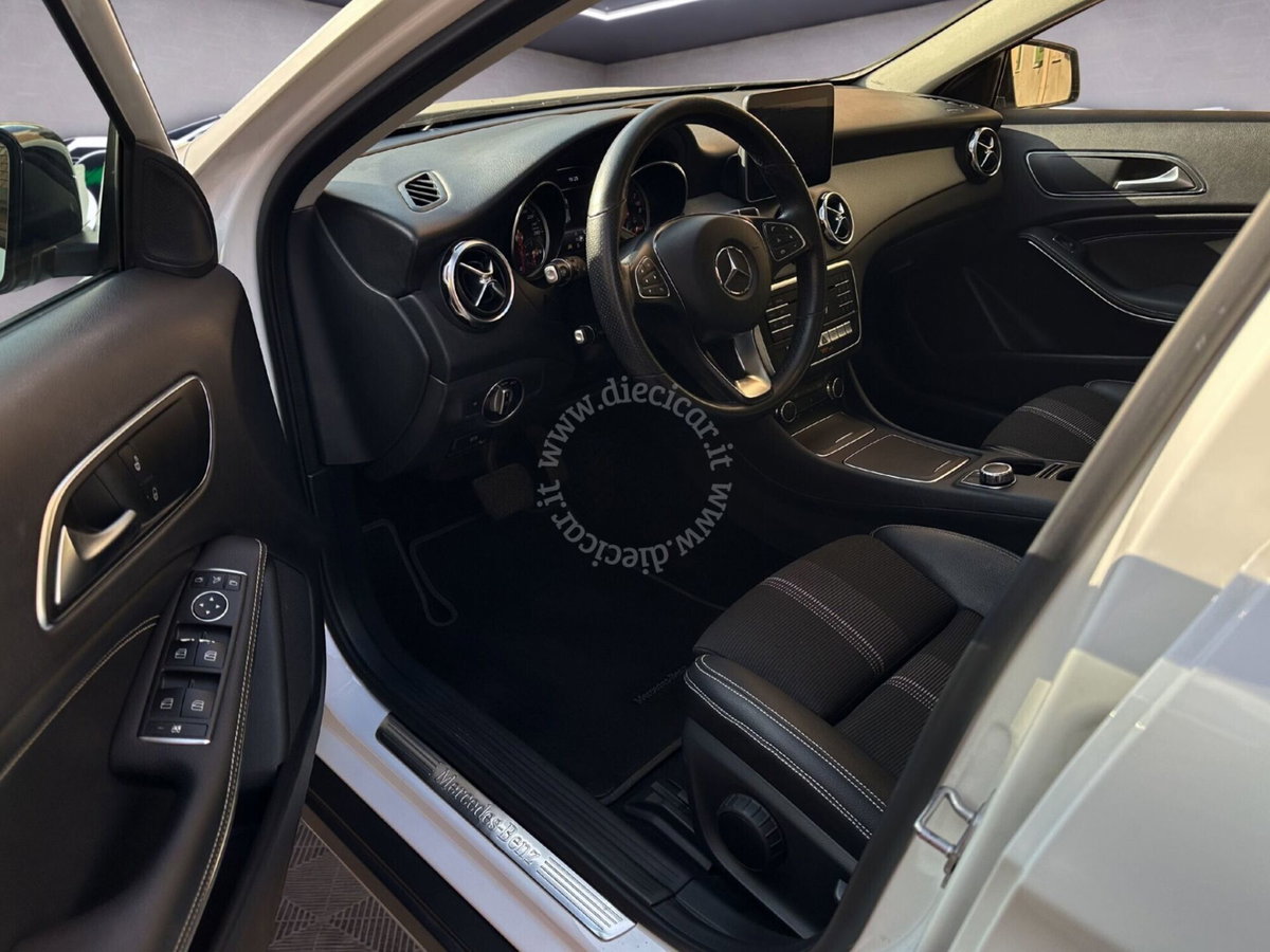 Mercedes-Benz GLA SUV 180 Sport (12)