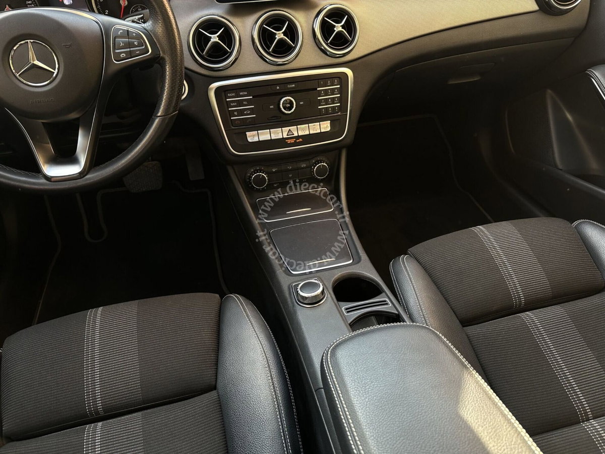 Mercedes-Benz GLA SUV 180 Sport (14)