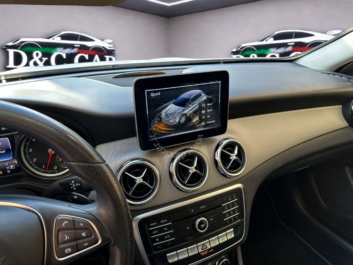 Mercedes-Benz GLA SUV 180 Sport (17)