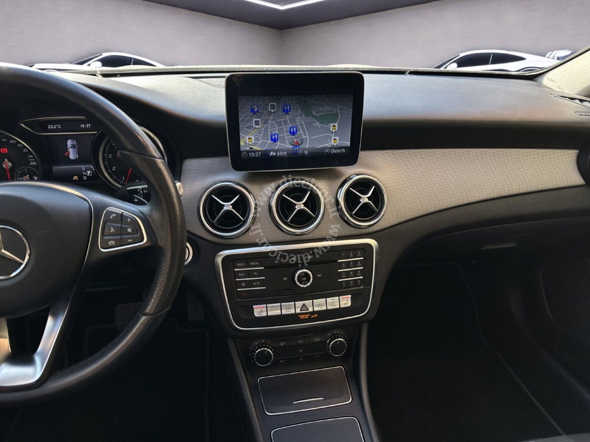 Mercedes-Benz GLA SUV 180 Sport (20)