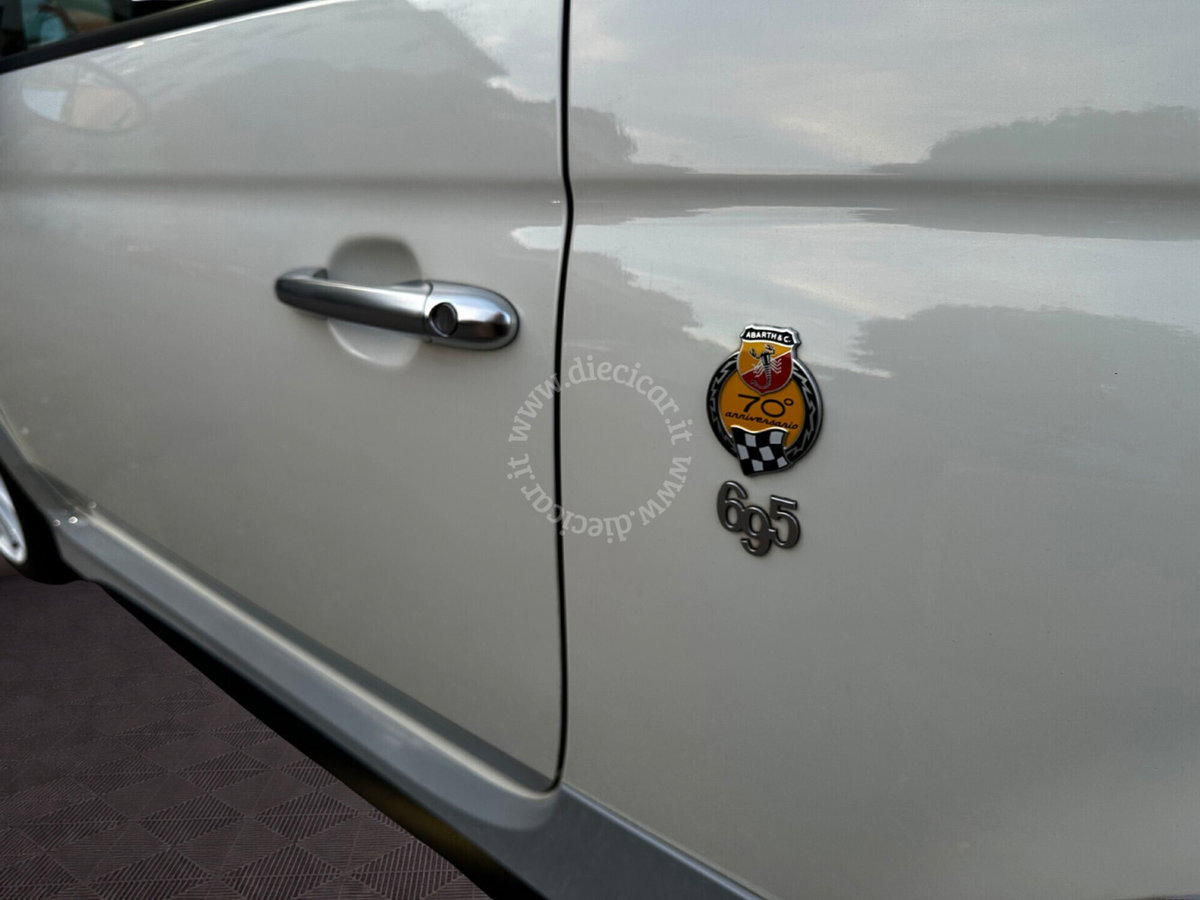 Abarth 695 1.4 t-jet 180cv (5)