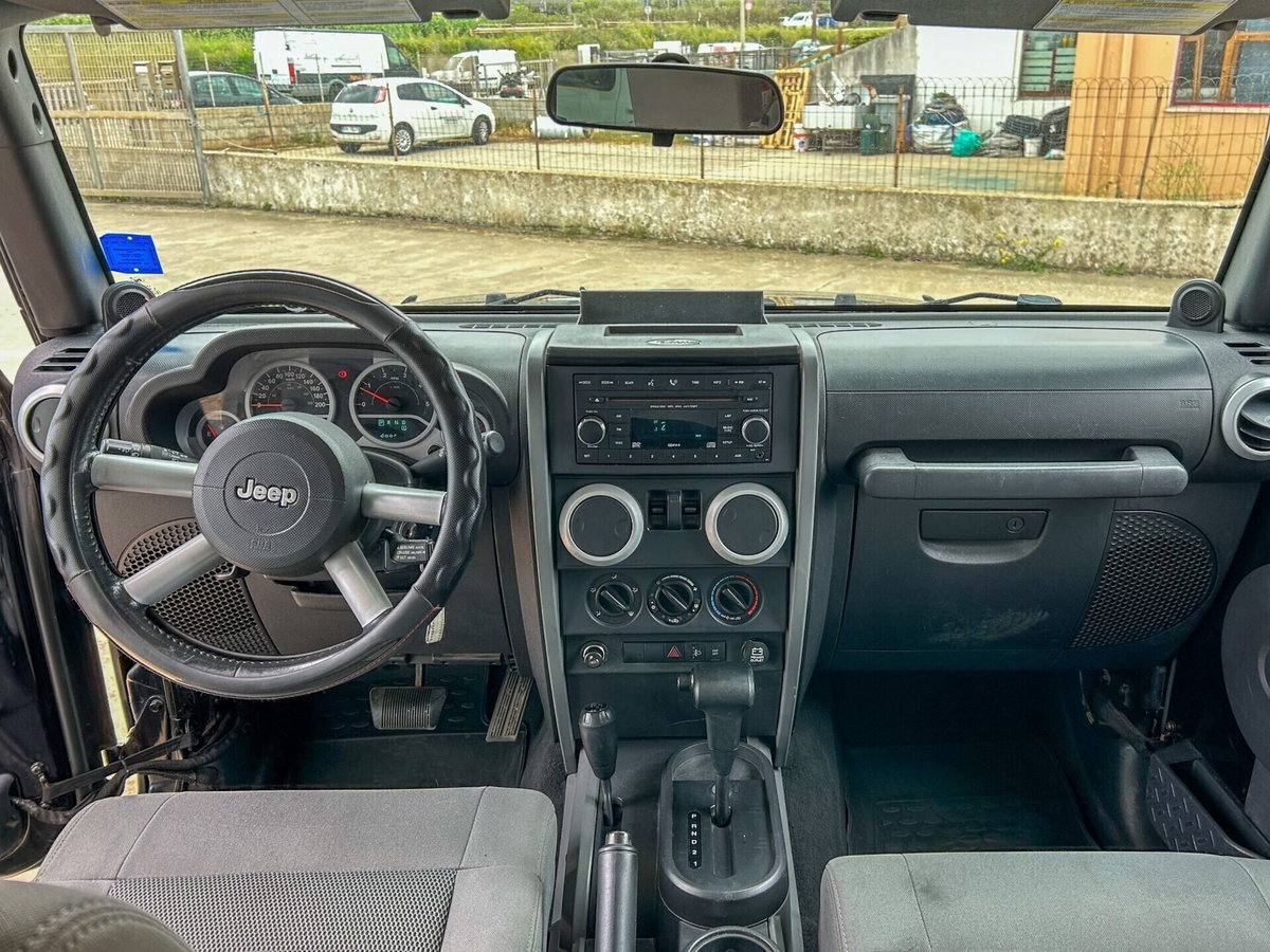 Jeep Wrangler 2.8 CRD Sahara Auto (6)