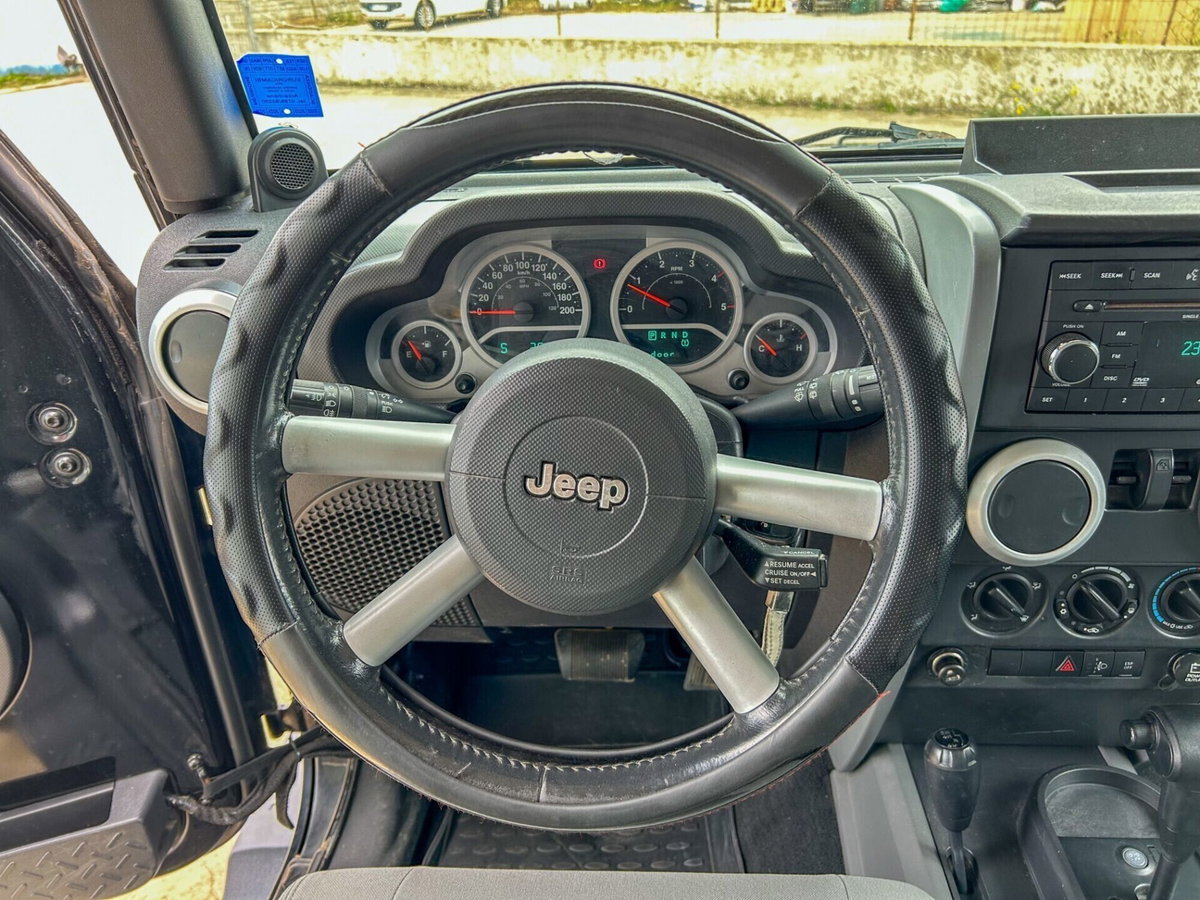 Jeep Wrangler 2.8 CRD Sahara Auto (7)