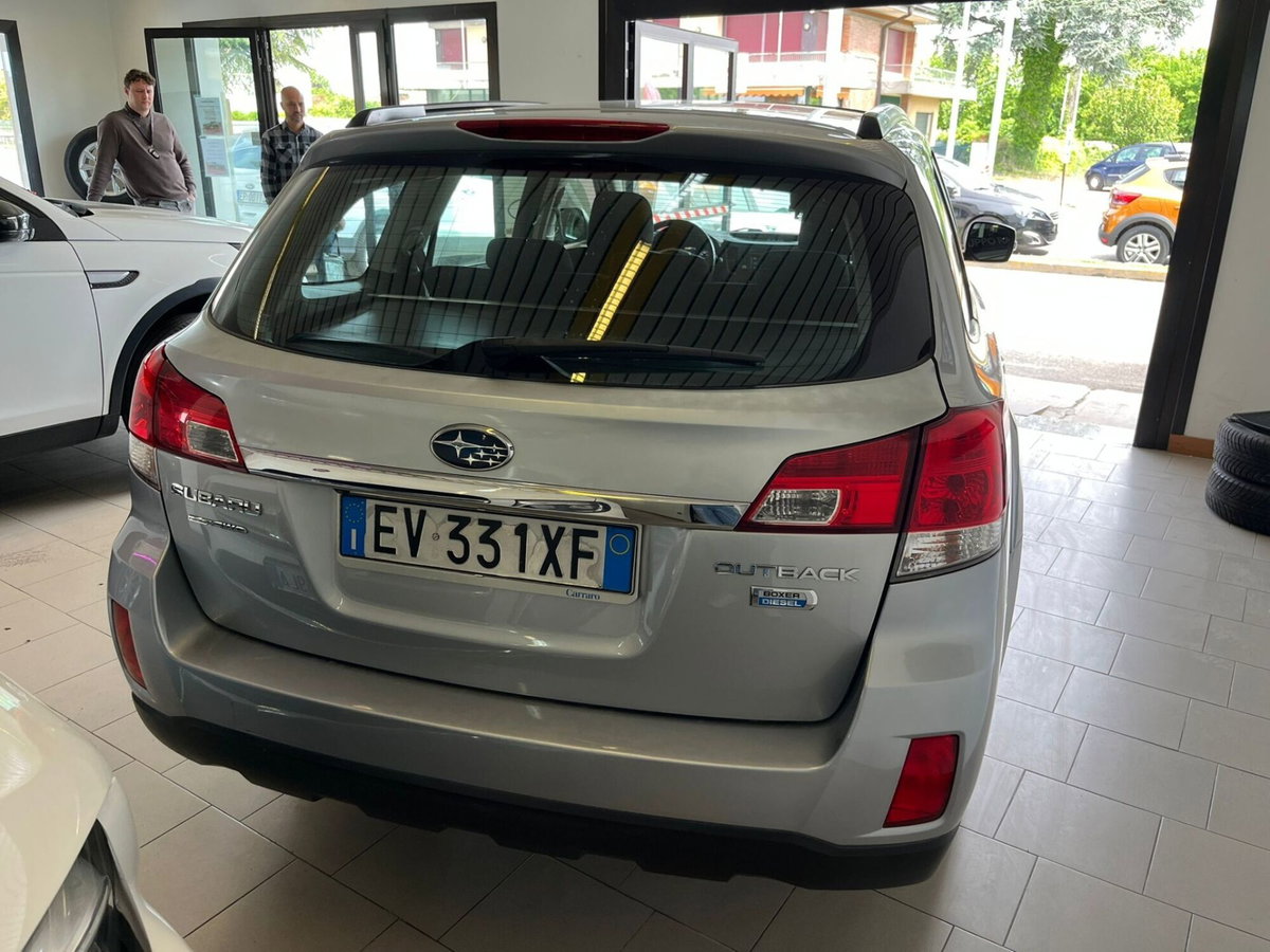 Subaru Outback 2.0D CVT Exclusive (5)