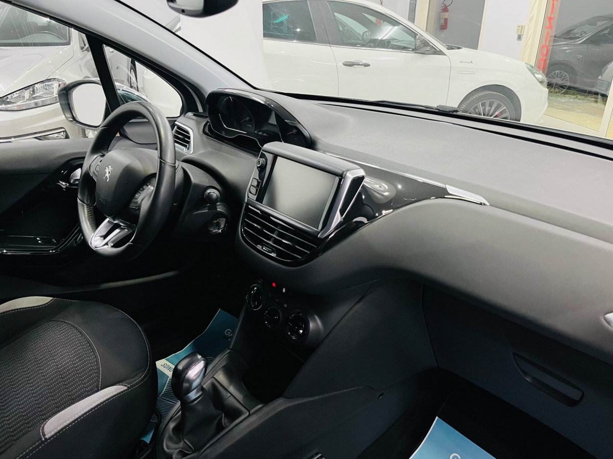 Peugeot 208 100 3 porte Allure (10)