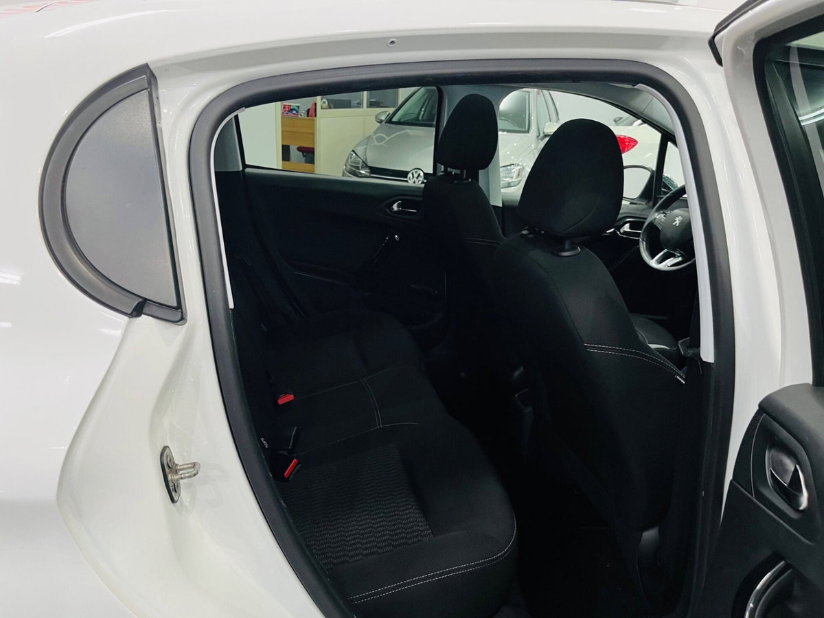 Peugeot 208 100 3 porte Allure (13)
