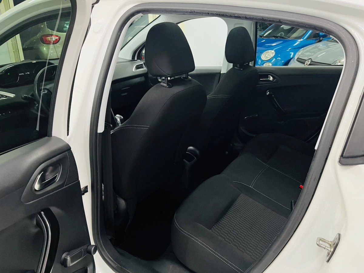 Peugeot 208 100 3 porte Allure (14)