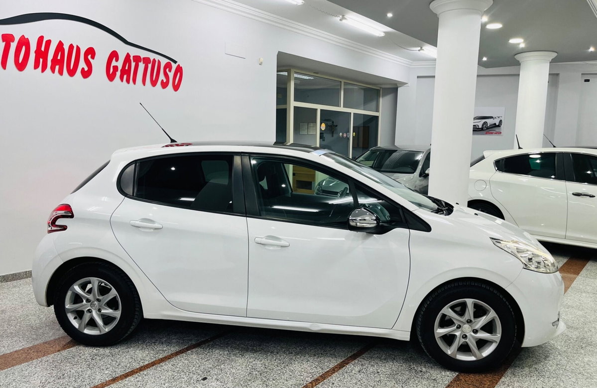 Peugeot 208 100 3 porte Allure (3)