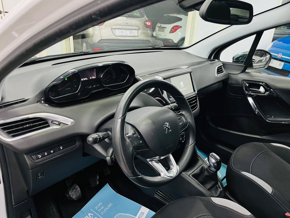 Peugeot 208 100 3 porte Allure (8)