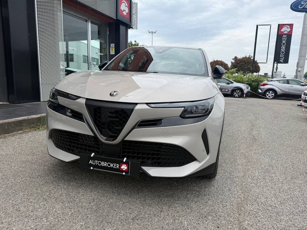 Alfa Romeo Junior 1.2 ibrida Sport Speciale 145cv edct6 (2)