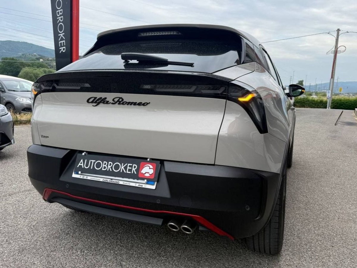 Alfa Romeo Junior 1.2 ibrida Sport Speciale 145cv edct6 (3)