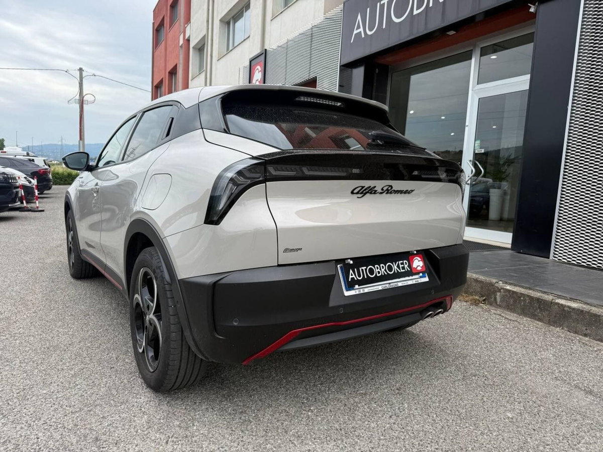 Alfa Romeo Junior 1.2 ibrida Sport Speciale 145cv edct6 (4)