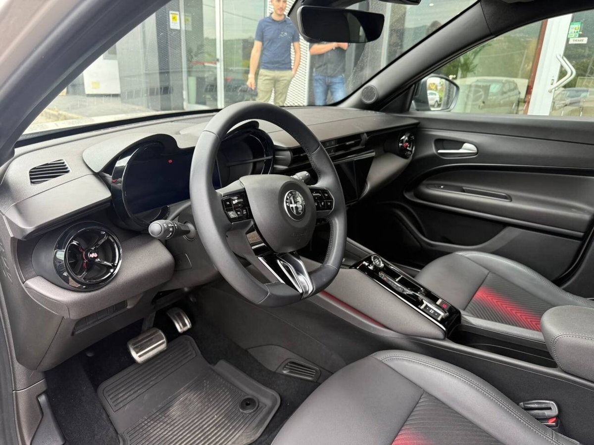 Alfa Romeo Junior 1.2 ibrida Sport Speciale 145cv edct6 (7)